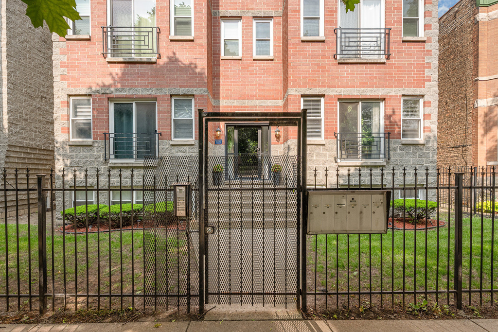 4850 S Champlain Avenue - Photo 1