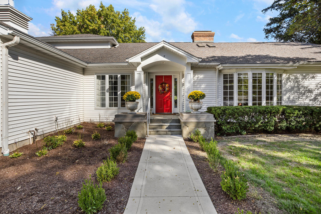 7 Greencroft Drive - Photo 2