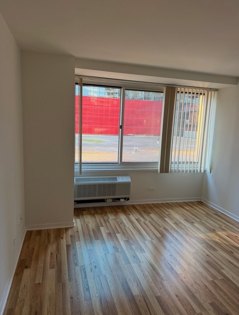 211 E Ohio Street - Photo 7