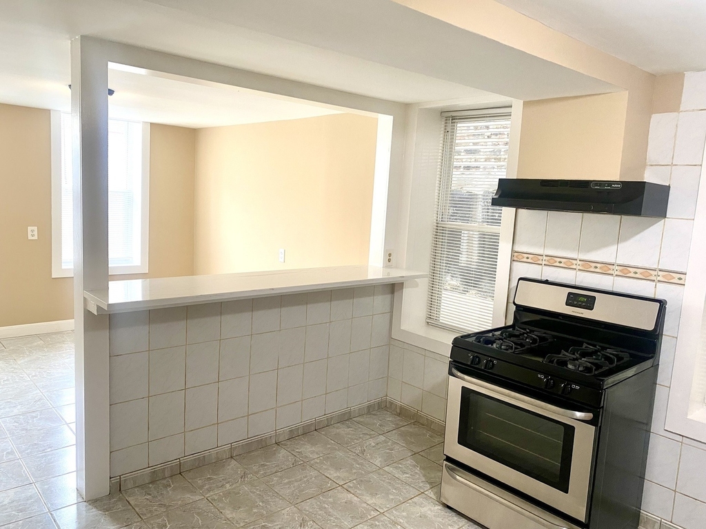 829 W 33rd Street - Photo 6
