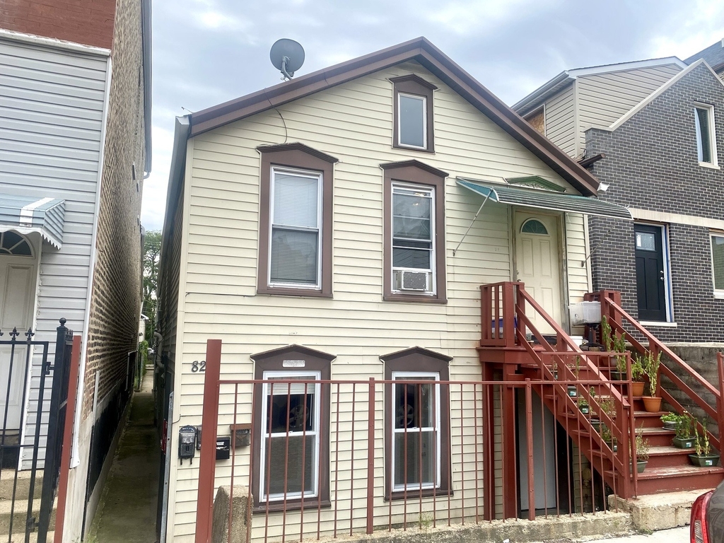 829 W 33rd Street - Photo 0