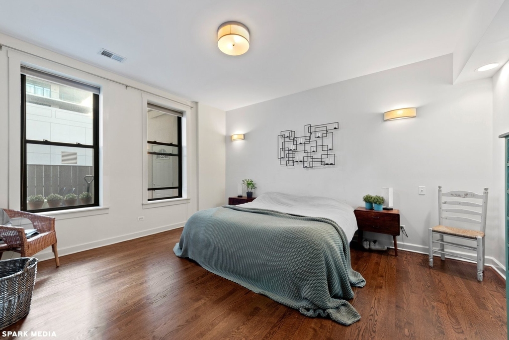 353 W Chicago Avenue - Photo 6