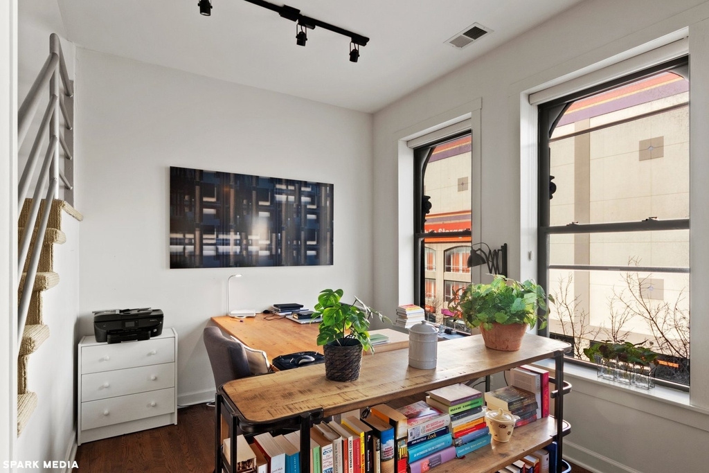 353 W Chicago Avenue - Photo 4