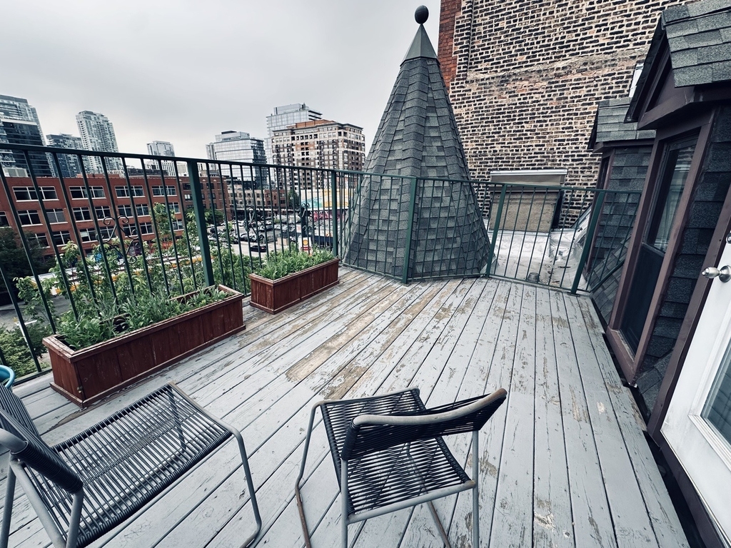 353 W Chicago Avenue - Photo 17