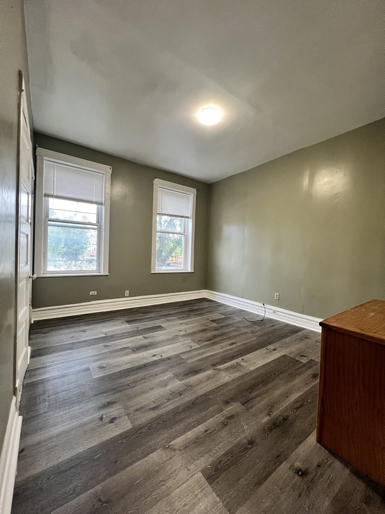 2620 S Kedzie Street - Photo 2