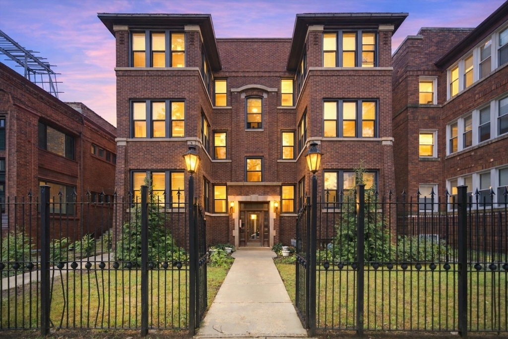 1431 W Howard Street - Photo 0