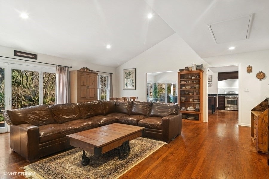 1674 Bowling Green Drive - Photo 9