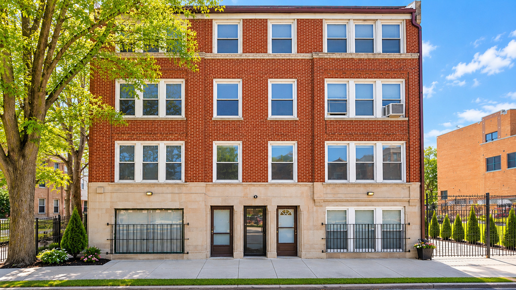 1635 W Morse Avenue - Photo 0