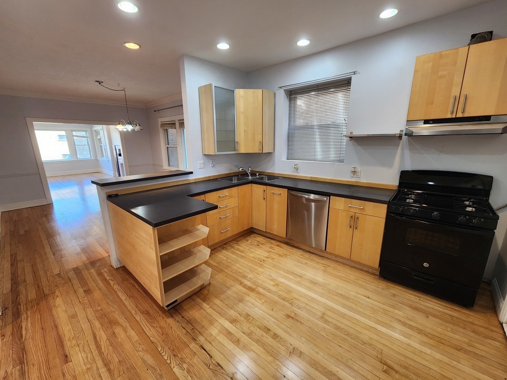 6210 N Francisco Avenue - Photo 8