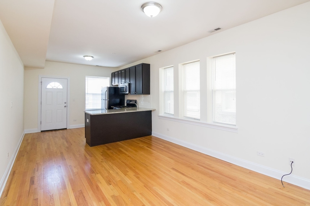2035 W Arthur Avenue - Photo 4