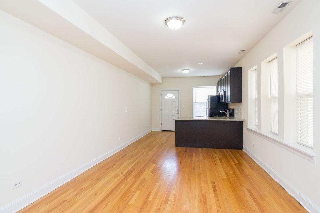 2035 W Arthur Avenue - Photo 5