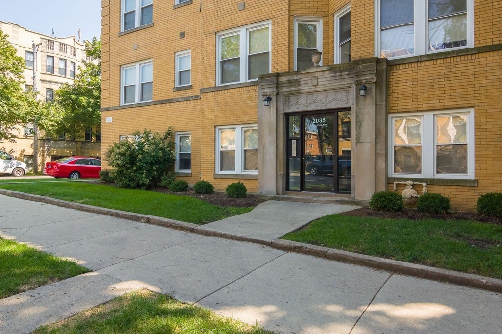 2035 W Arthur Avenue - Photo 0
