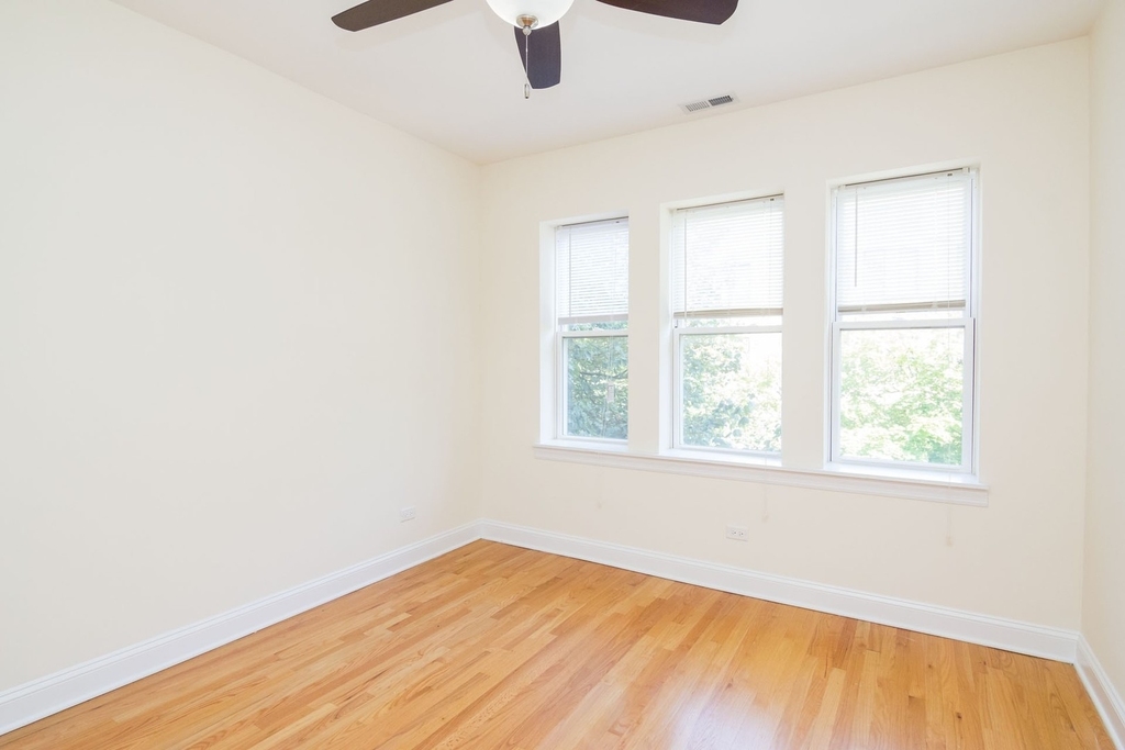 2035 W Arthur Avenue - Photo 9