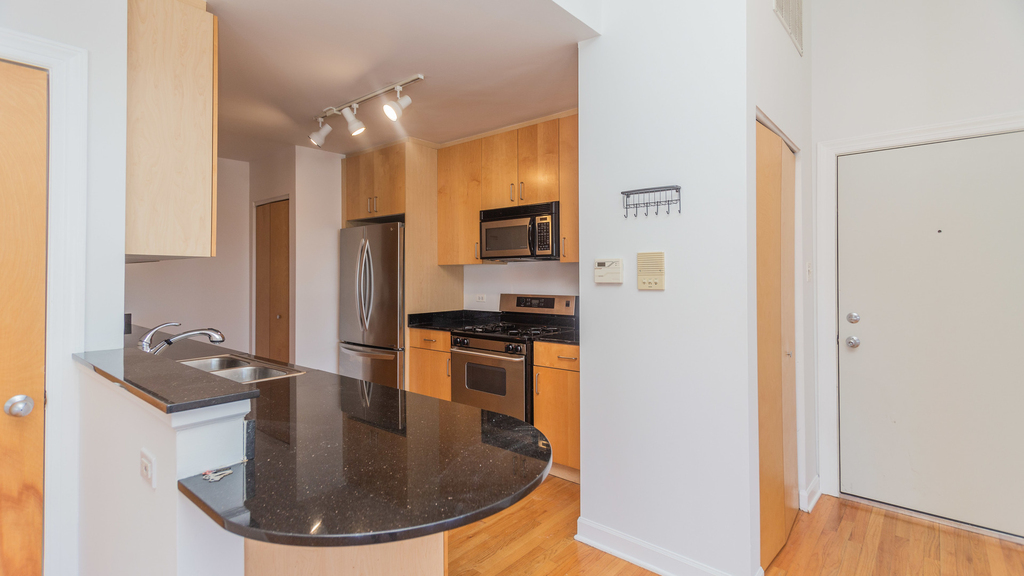 845 W Altgeld Street - Photo 11