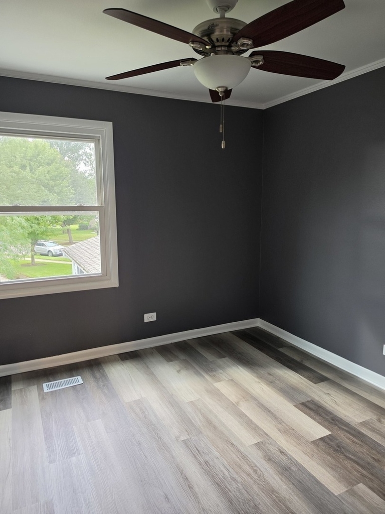304 Creekside Court - Photo 11