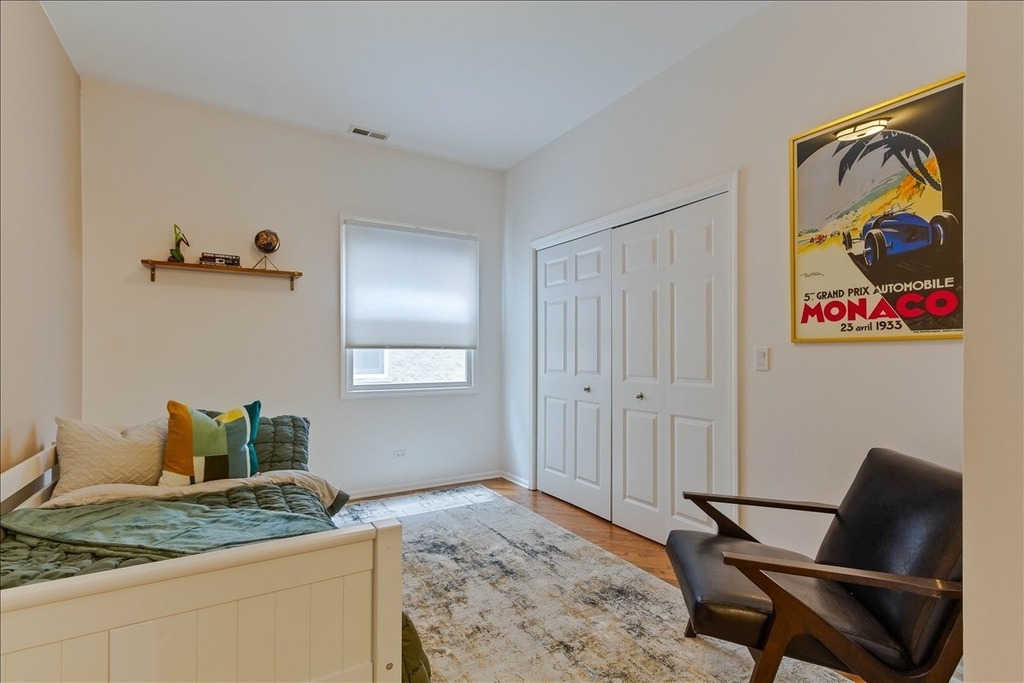 7028 N Ridge Boulevard - Photo 13