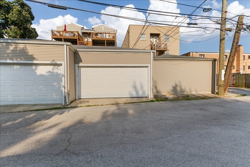 7028 N Ridge Boulevard - Photo 22