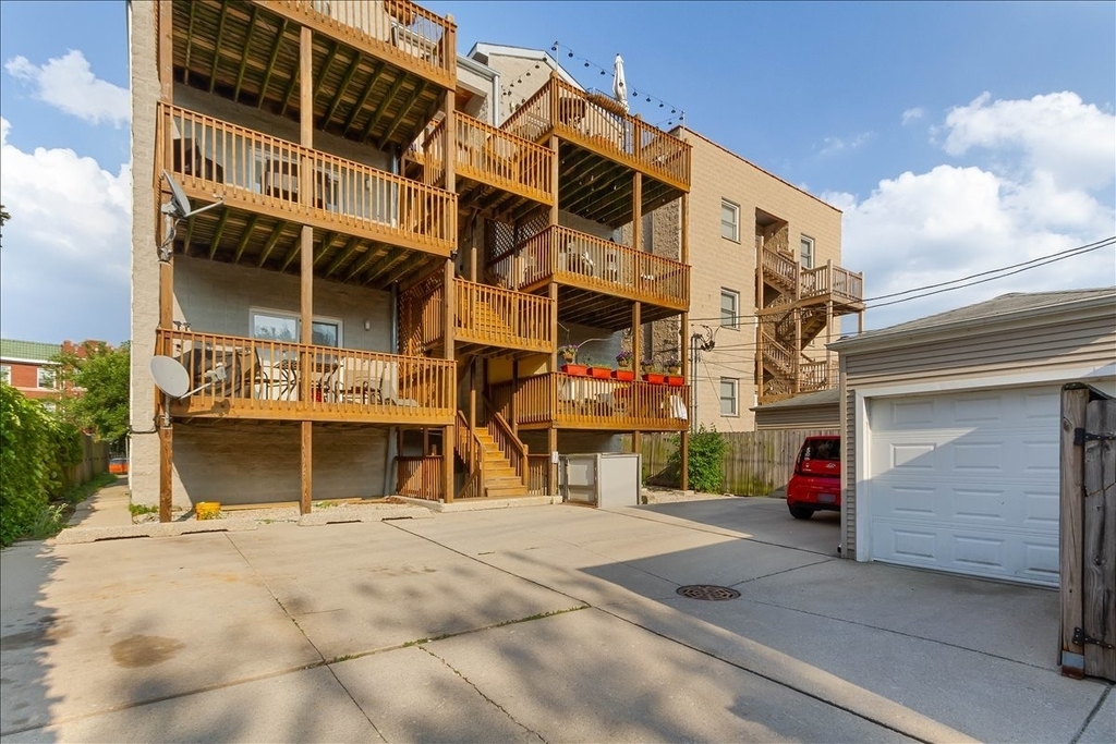 7028 N Ridge Boulevard - Photo 21