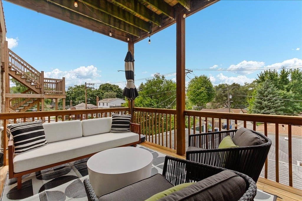 7028 N Ridge Boulevard - Photo 20