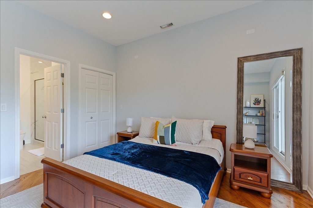 7028 N Ridge Boulevard - Photo 9