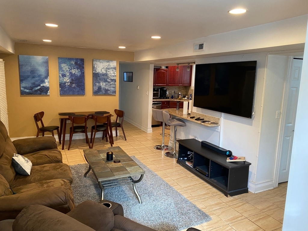2652 N Wilton Avenue - Photo 3
