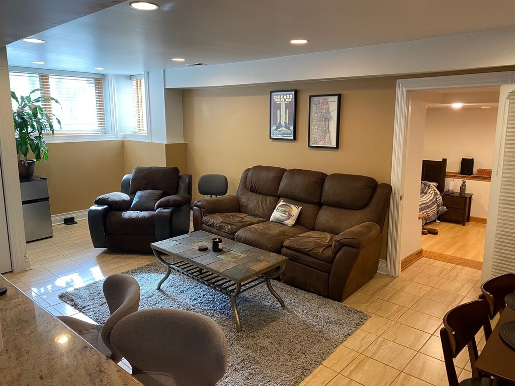 2652 N Wilton Avenue - Photo 4