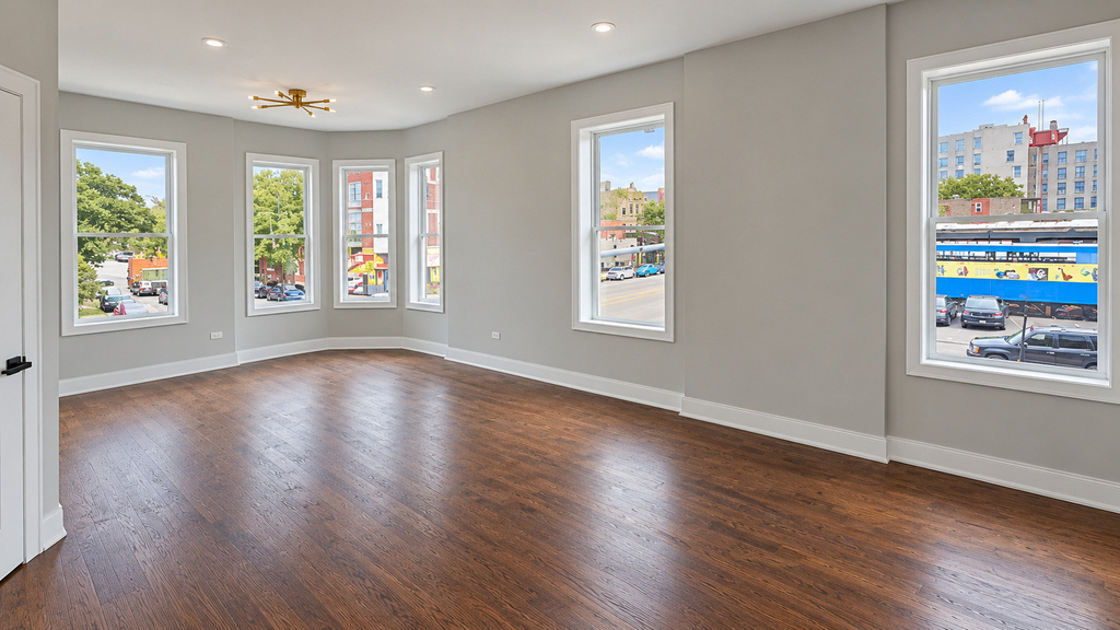 2024 S Ashland Avenue - Photo 3