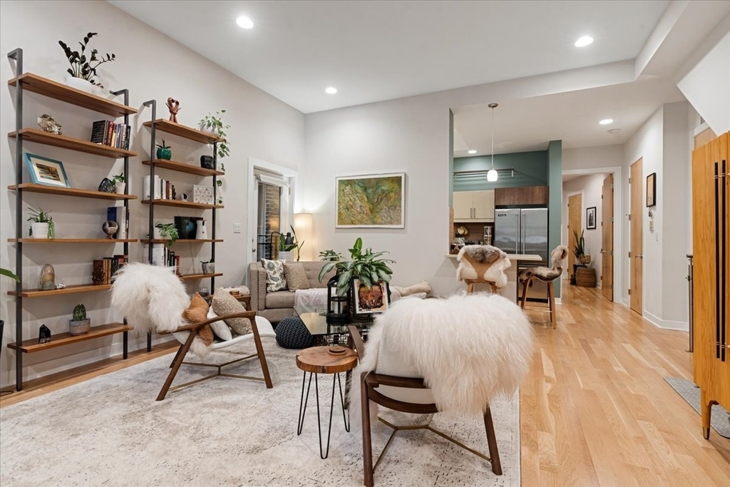 4842 N Damen Avenue - Photo 3