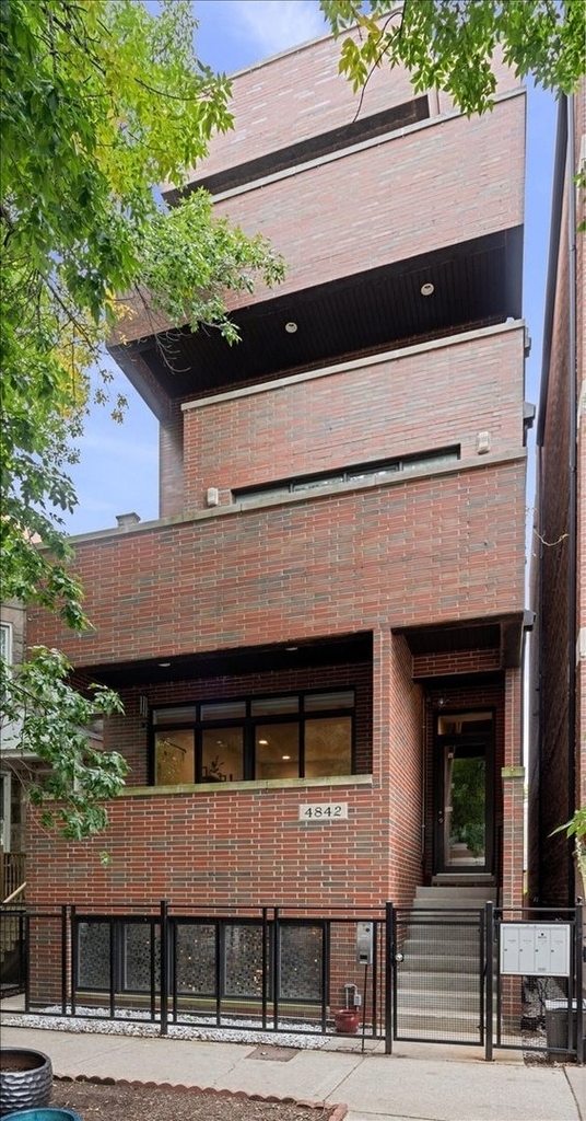 4842 N Damen Avenue - Photo 0
