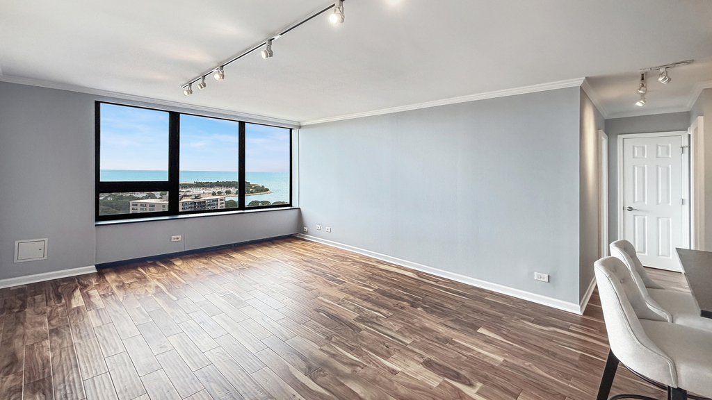 3930 N Pine Grove Avenue - Photo 6