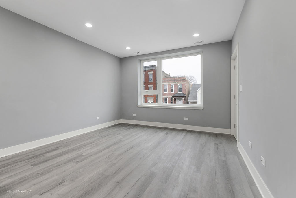 1241 S Fairfield Avenue - Photo 2