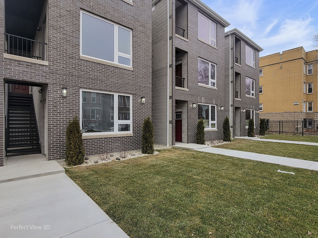 1241 S Fairfield Avenue - Photo 1