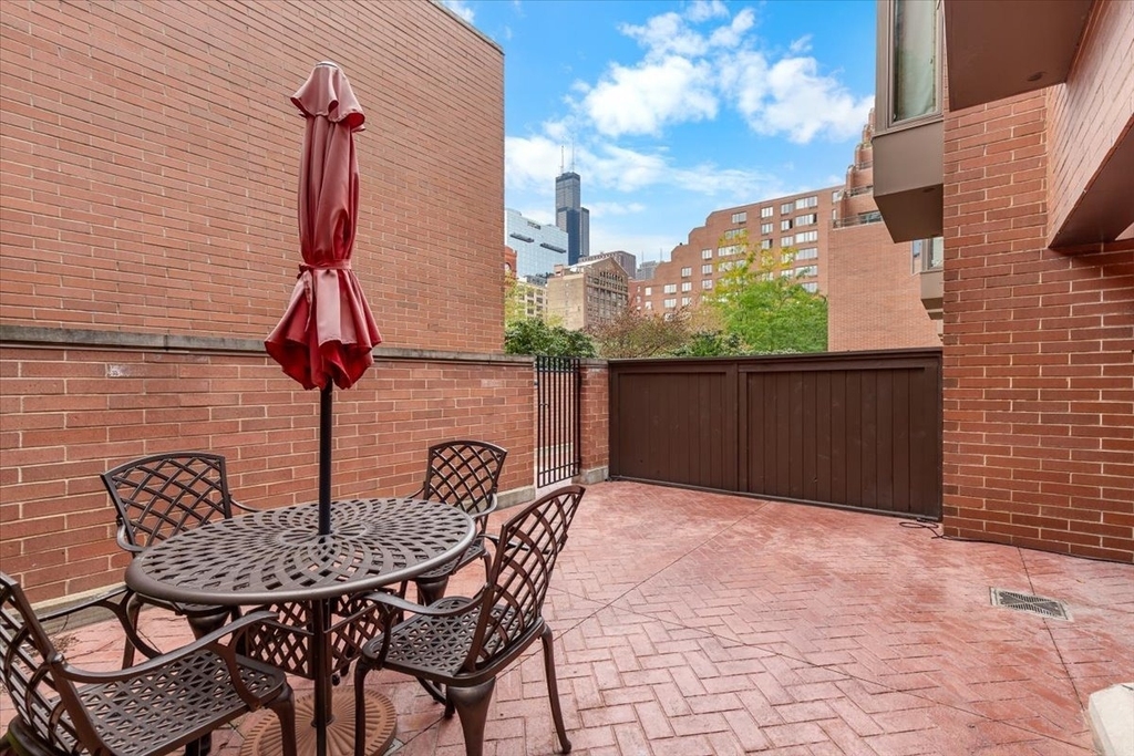 801 S Plymouth Court - Photo 1