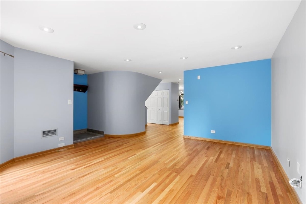 801 S Plymouth Court - Photo 4