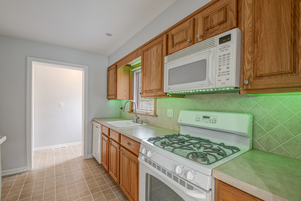 384 S Wolf Road S - Photo 9