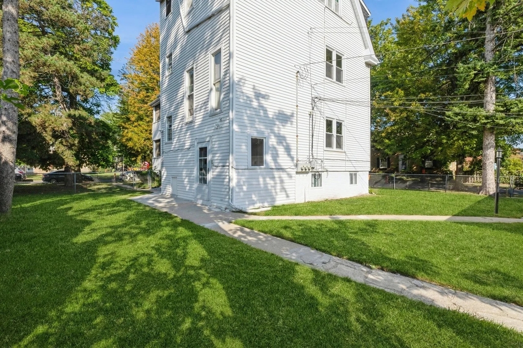 6867 N Ottawa Avenue - Photo 1