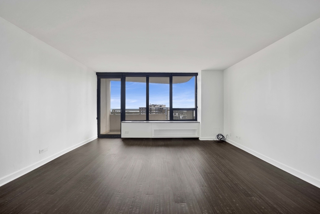 3930 N Pine Grove Avenue - Photo 5