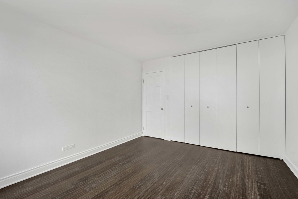 3930 N Pine Grove Avenue - Photo 22