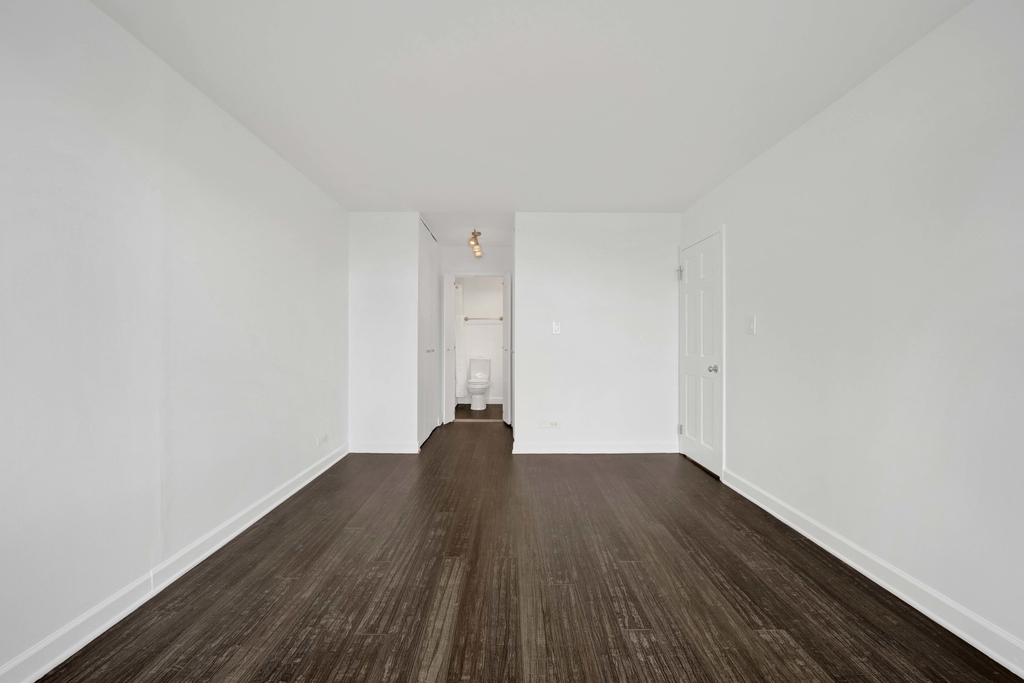 3930 N Pine Grove Avenue - Photo 20