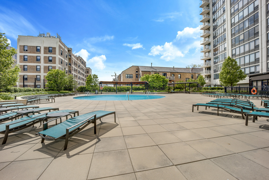 3930 N Pine Grove Avenue - Photo 30