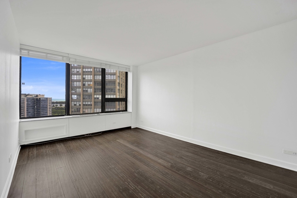 3930 N Pine Grove Avenue - Photo 24