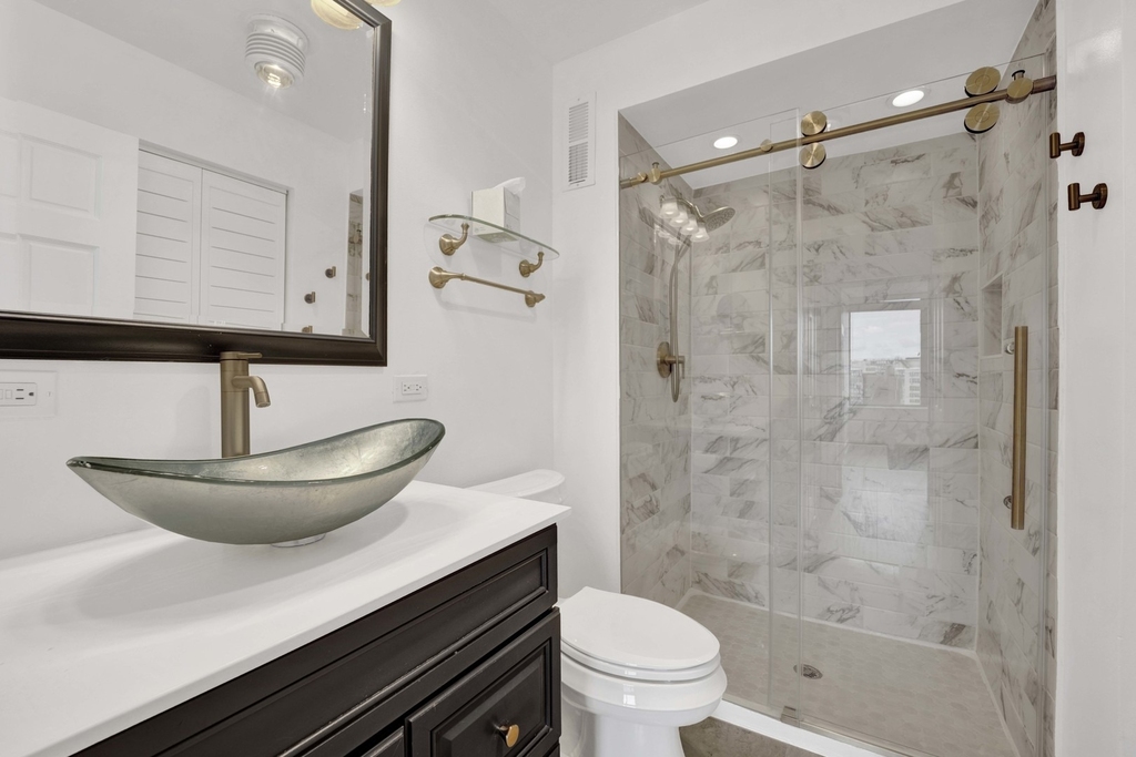 3930 N Pine Grove Avenue - Photo 25