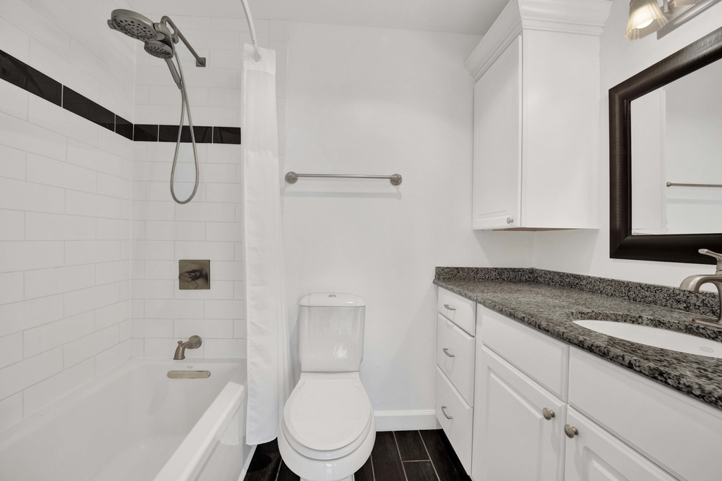 3930 N Pine Grove Avenue - Photo 21