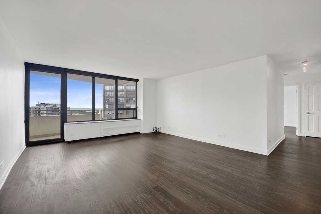 3930 N Pine Grove Avenue - Photo 3