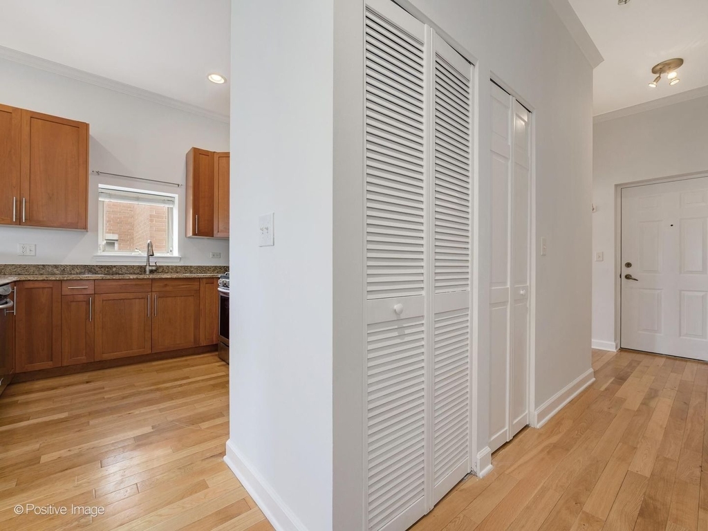 6015 N Mozart Street - Photo 7