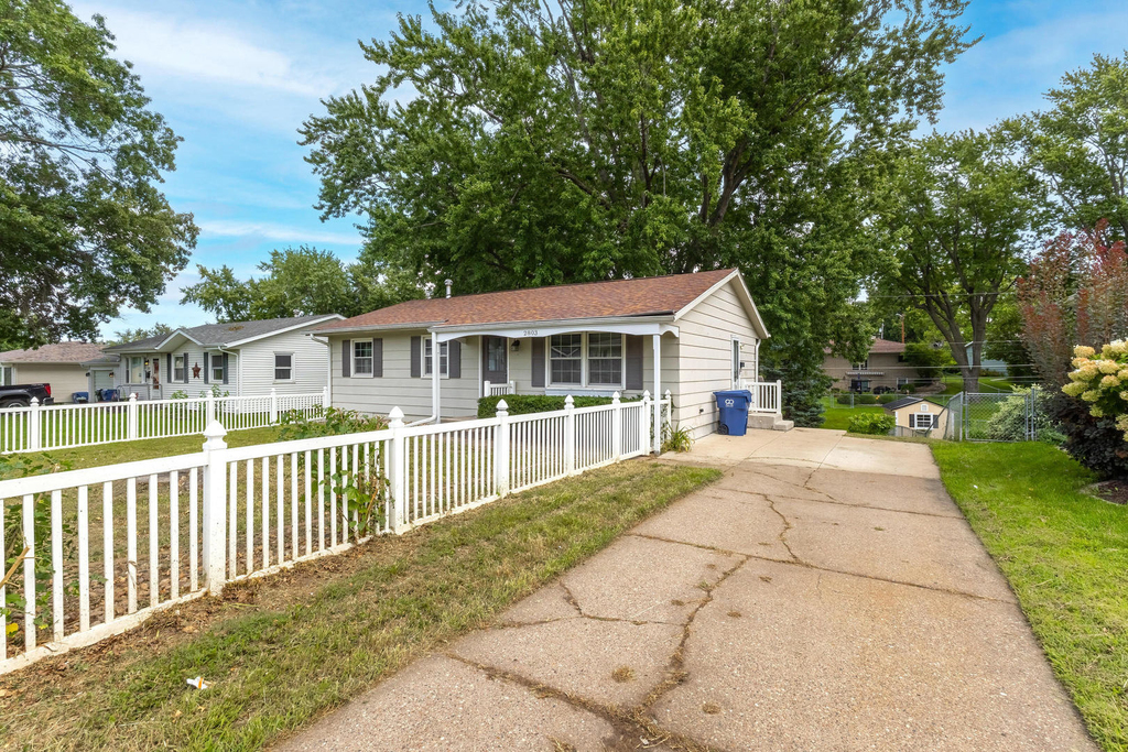 2803 N Pine Street - Photo 1