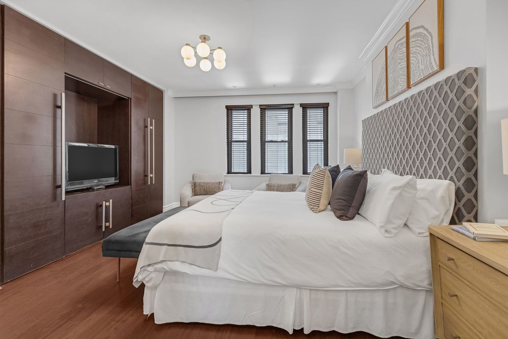 70 E Walton Street - Photo 23