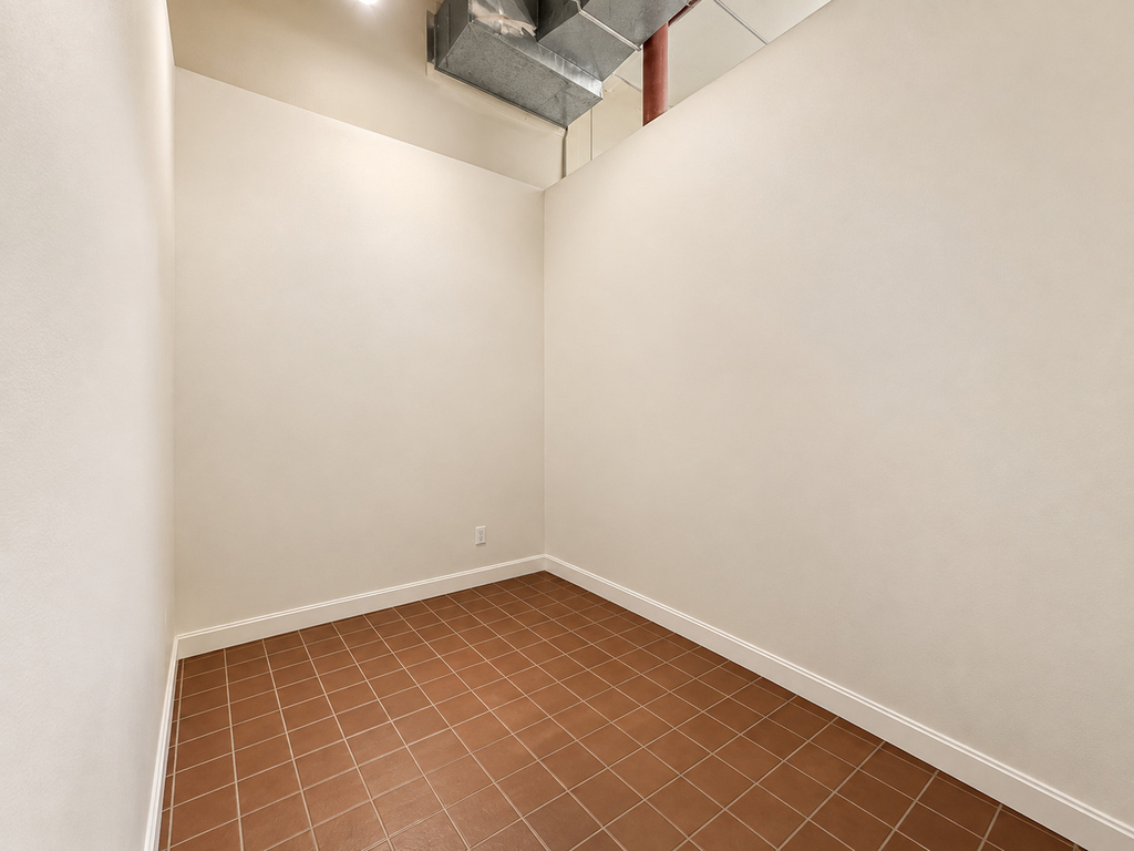 902 1/2 N Main Street - Photo 9