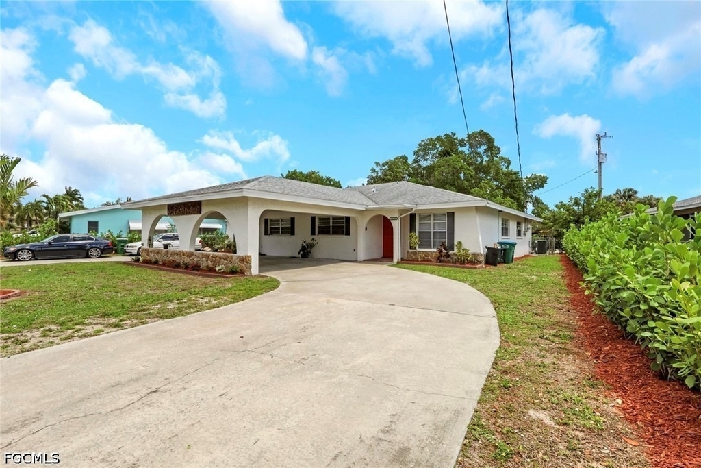 1626 Orchid Boulevard - Photo 0
