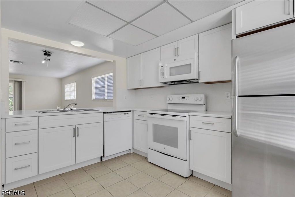 1626 Orchid Boulevard - Photo 2